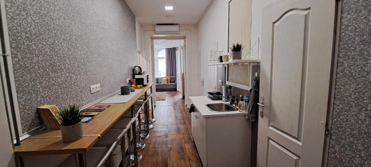 Pina Colada In The Party District Apartamento Budapest